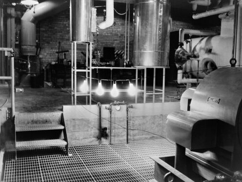 Kullanılabilir nükleer elektriğin ilk üretimi 20 Aralık 1951'de EBR-1 reaktöründen üretilen elektrikle dört ampulün yakılmasıyla gerçekleşti.